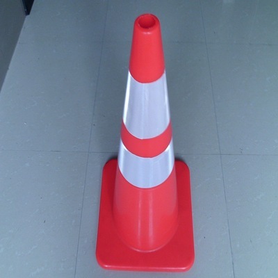 上海施越交通设施 专业生产75cm雪糕筒及PVC交通路锥，优质路障解决方案