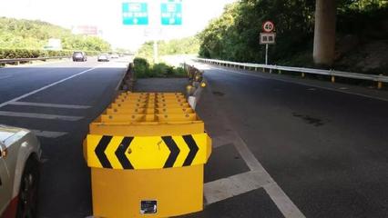 破解长益高速拥堵难题 聚焦交通安全设施优化，畅通区域发展动脉